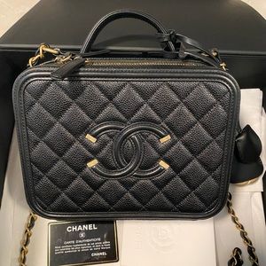 ❤️SOLD ! Chanel medium vanity case